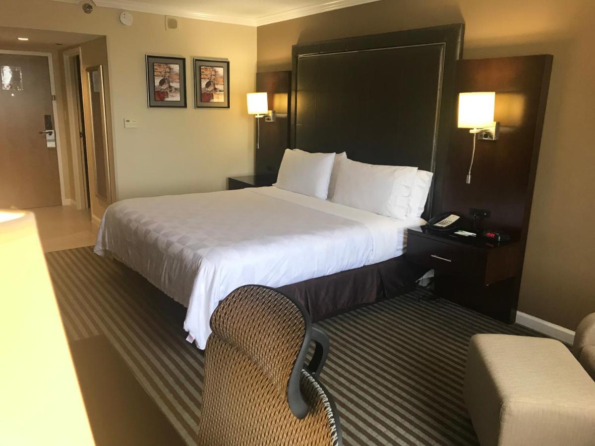 Standard King Room - Communications Accessible