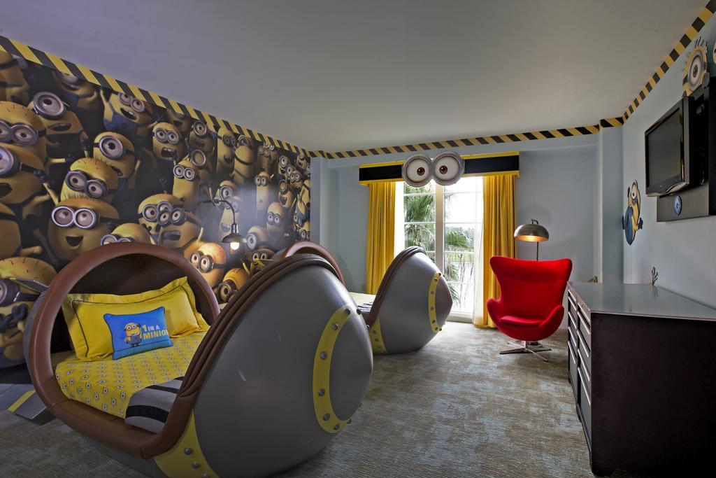 Despicable Me Kids Suite Includes ^ Universal Express Unlimited,1029611104:JPEG