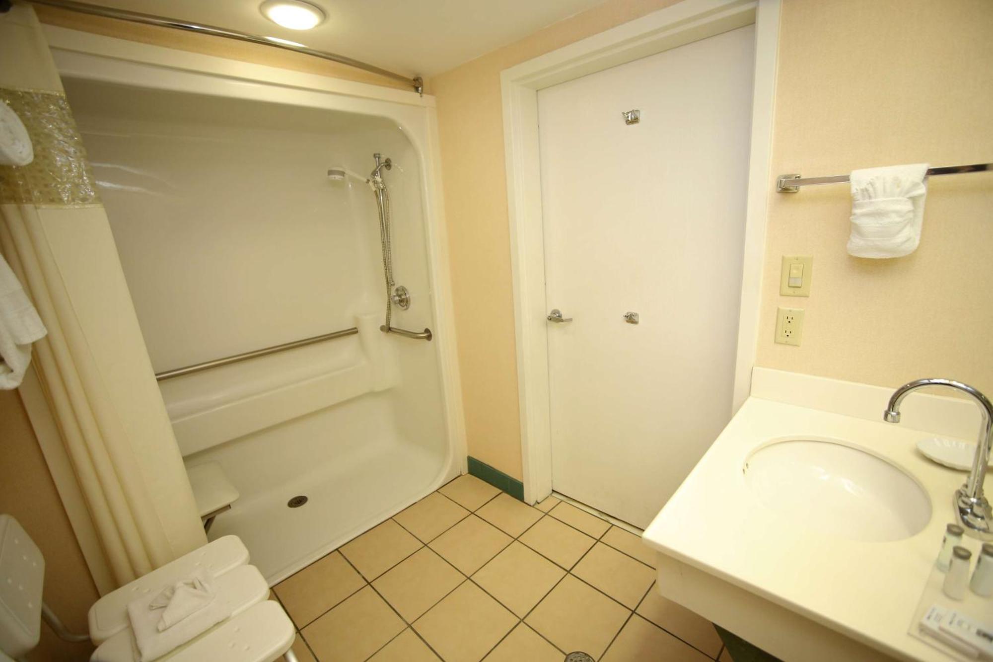 King Room - Mobility Access/Non-Smoking,1548678400:JPEG