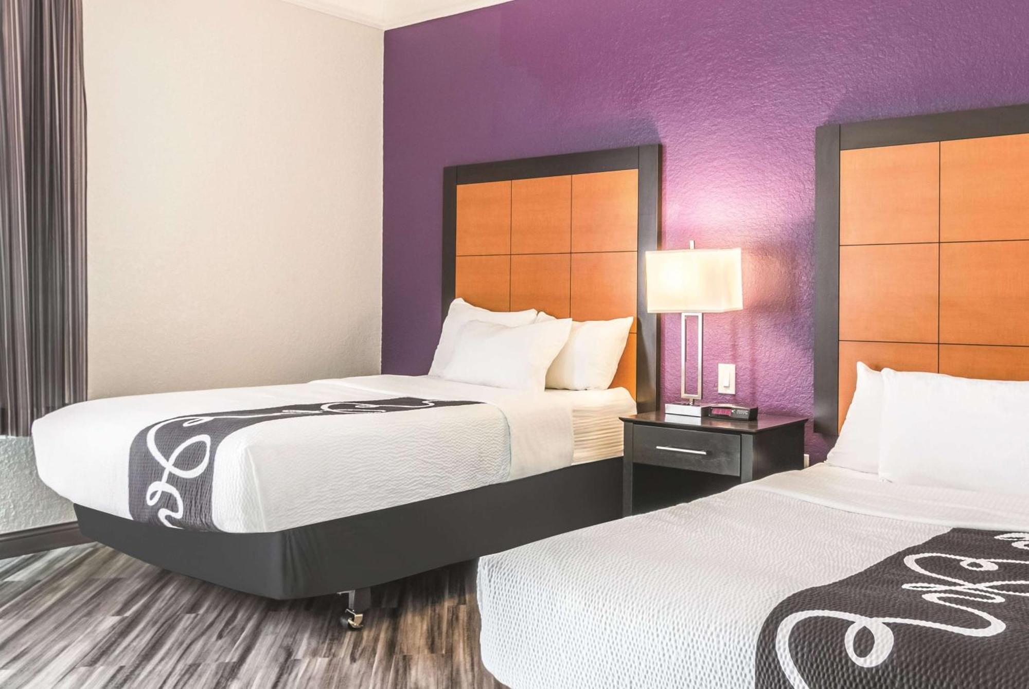 Deluxe Doppelzimmer mit 2 Doppelbetten (Nichtraucherzimmer)