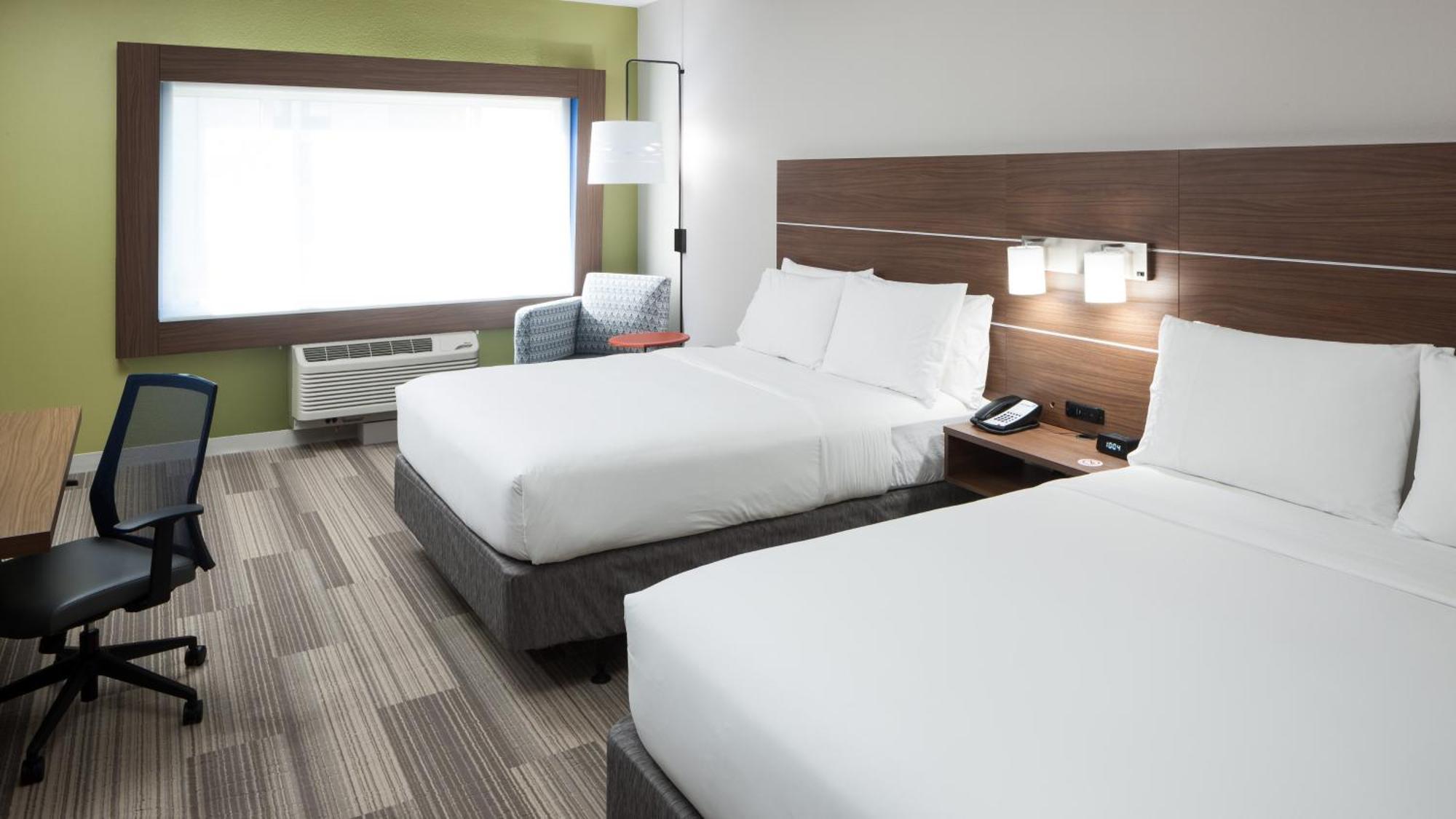Standard Room Two Queen Beds Communications Accessible Tub