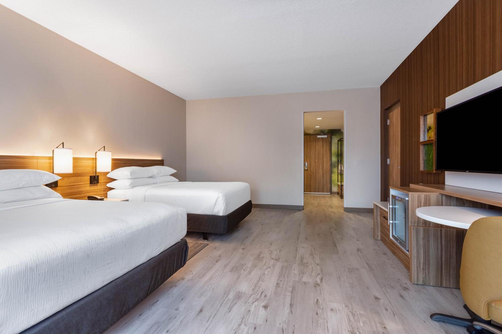 Queen Room with Two Queen Beds - Mobility Accessible (No Resort Fee),1285236151:JPEG