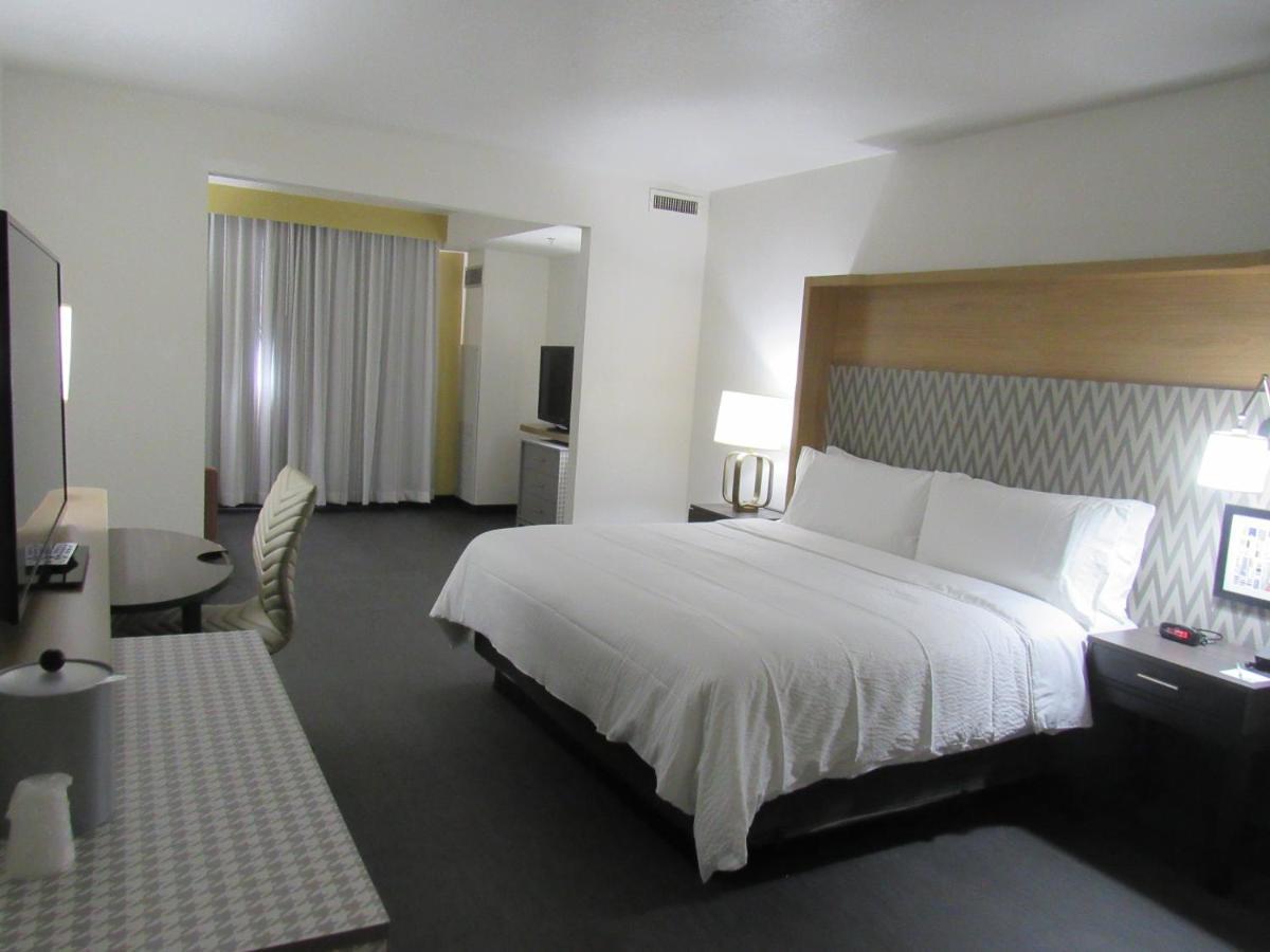 Nichtraucher-Suite mit großem Doppelbett