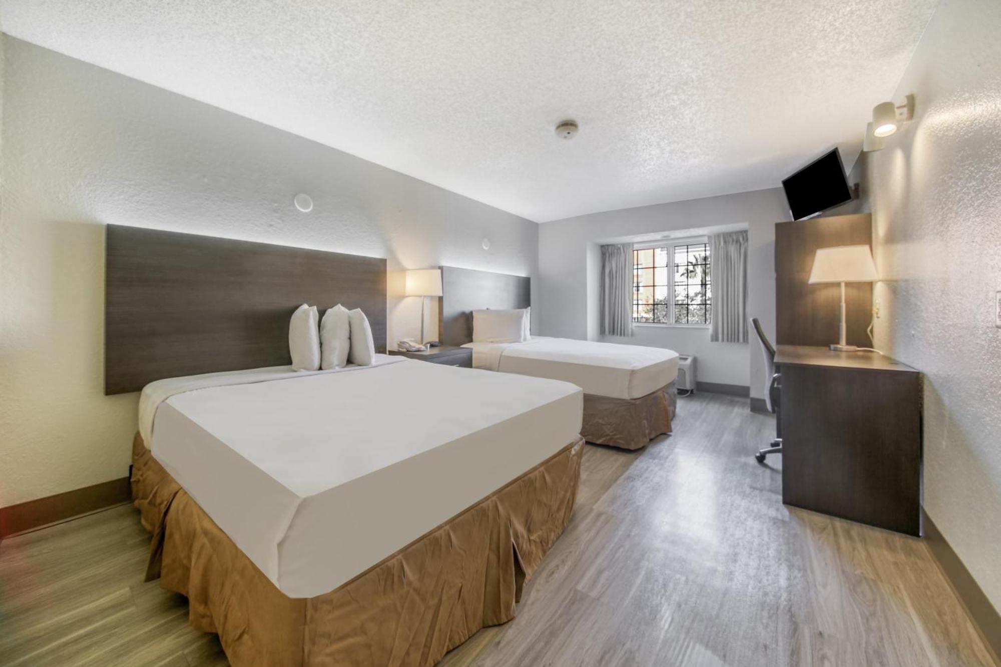 Zimmer mit 2 Queensize-Betten - barrierefrei mit ebenerdiger Dusche