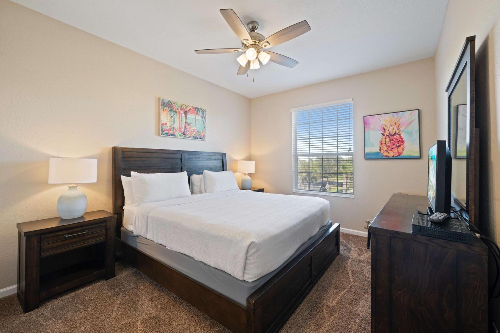 Deluxe Three-Bedroom Apartment