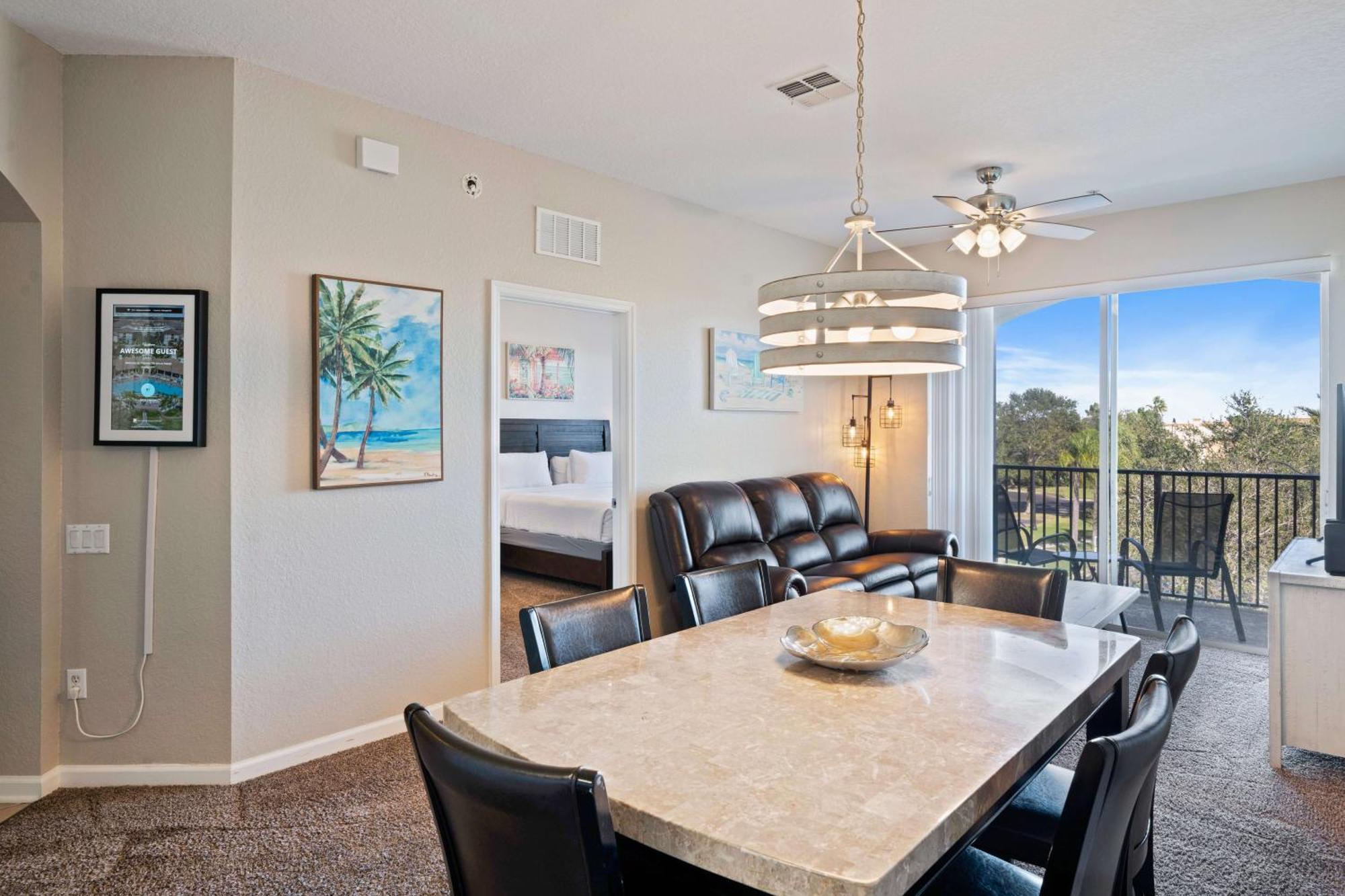 Deluxe Three-Bedroom Apartment