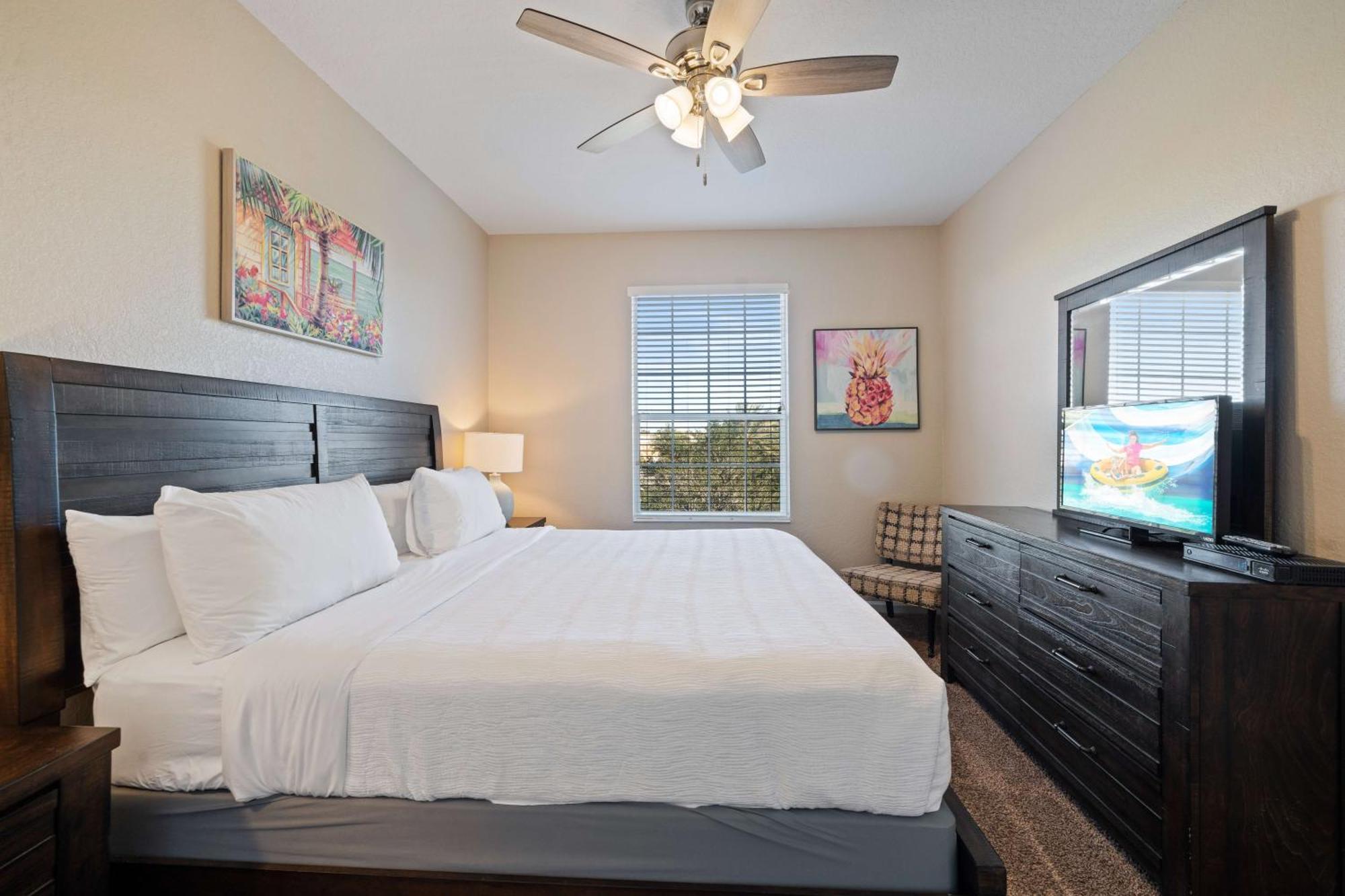 Deluxe Three-Bedroom Apartment