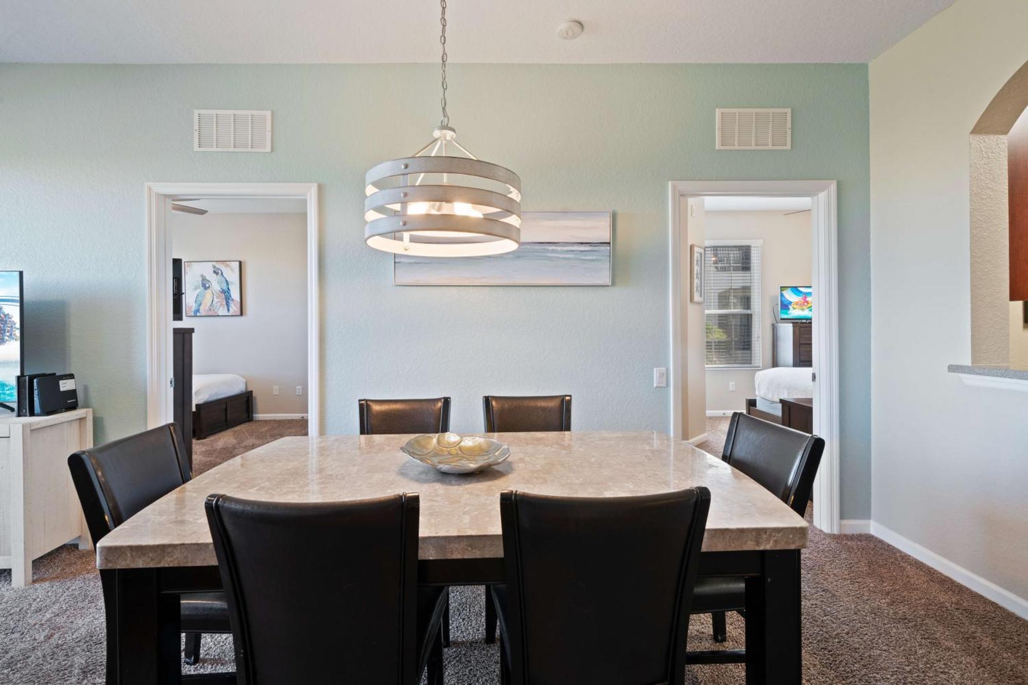 Deluxe Three-Bedroom Apartment