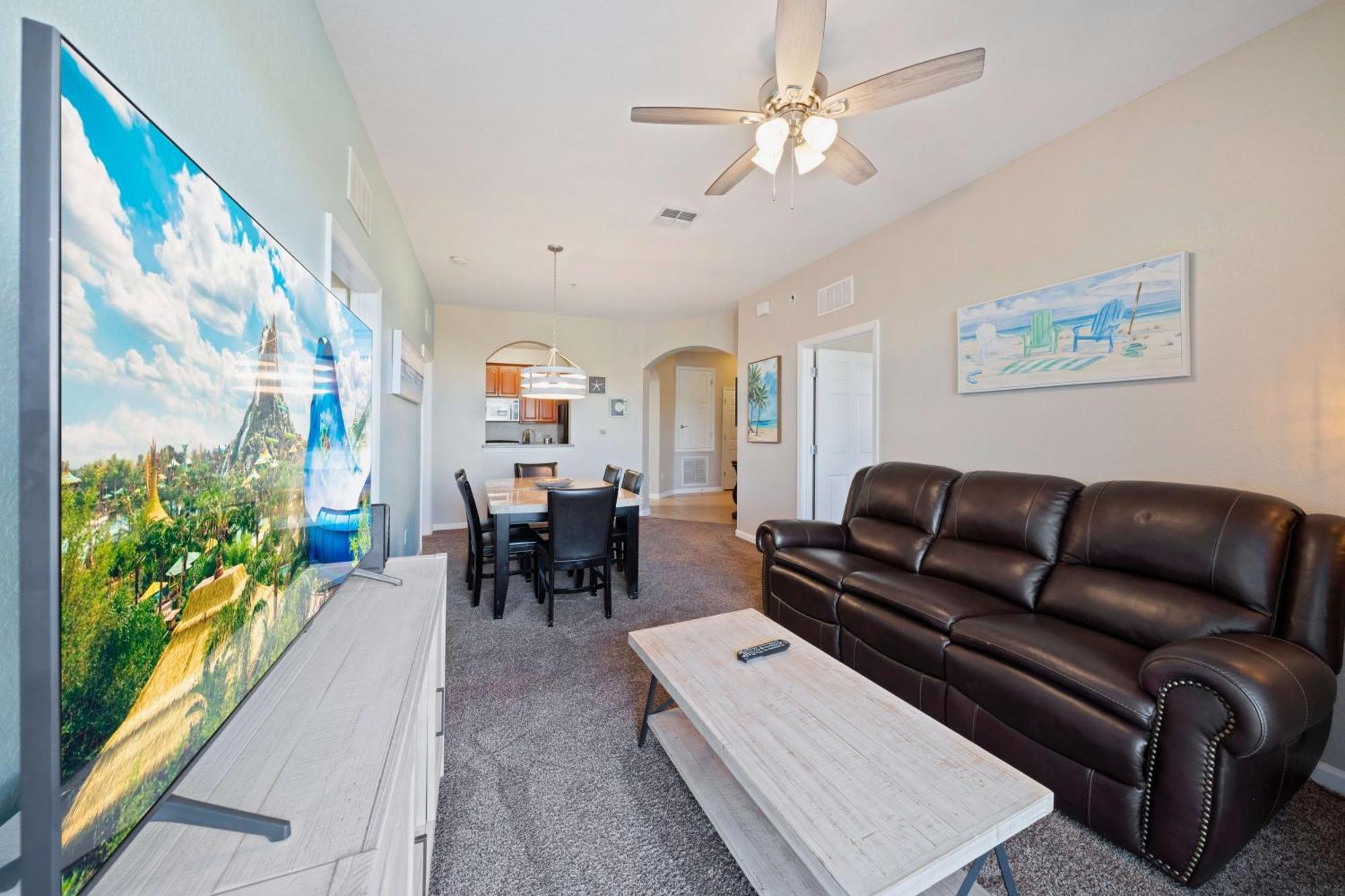 Deluxe Three-Bedroom Apartment