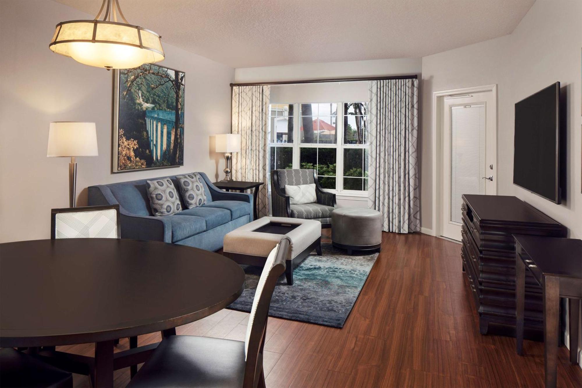 One Bedroom Suite sofabed & balcony