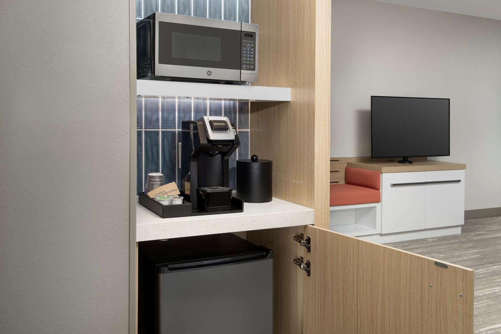 Habitación con cama extragrande.