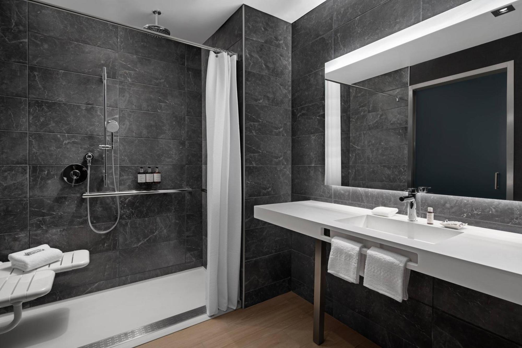Chambre Lit Queen-Size - Vue sur Ville