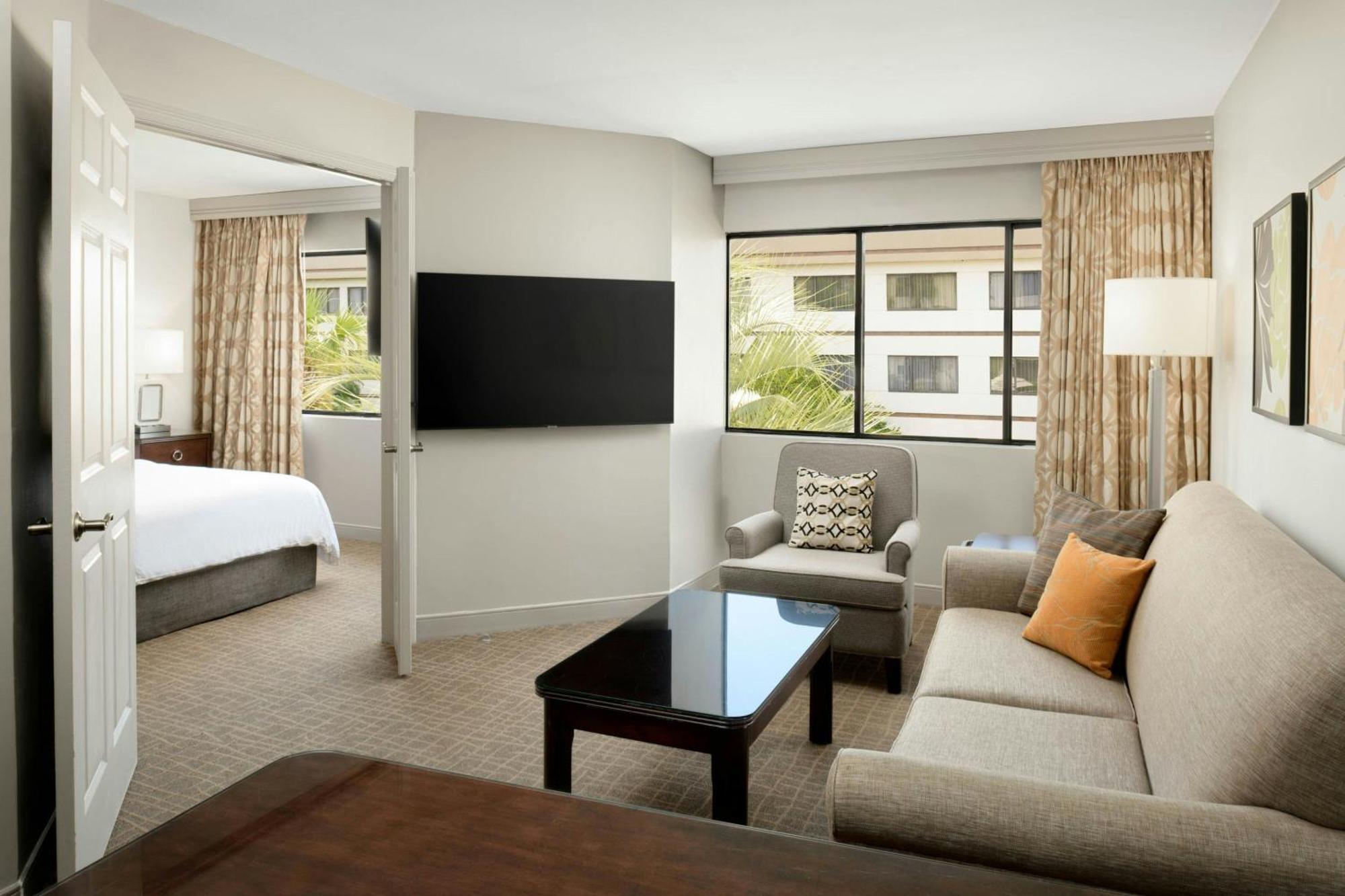 One-Bedroom Suite with Patio and Pool View,1665397564:JPEG