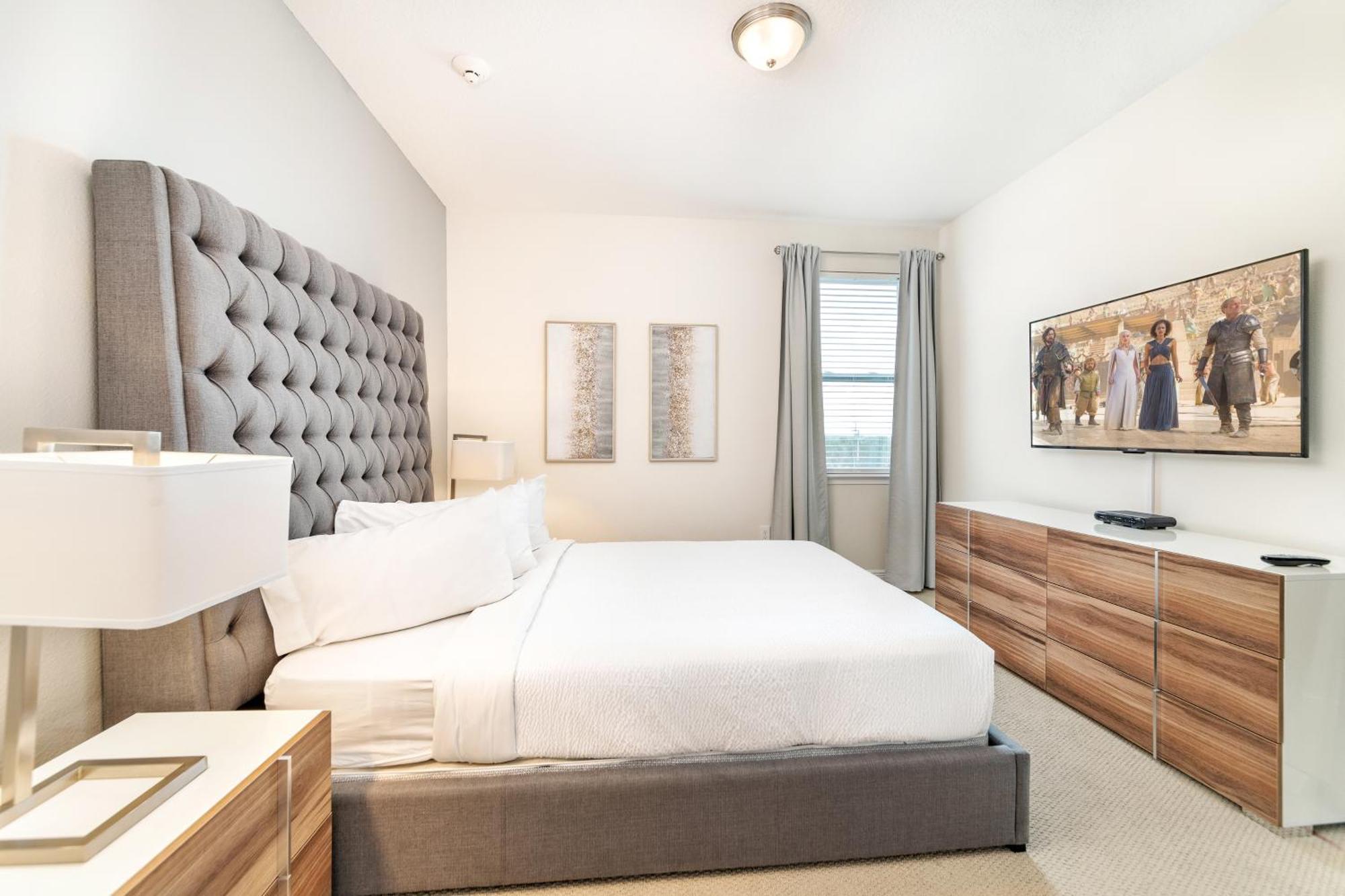 Eight-Bedroom Holiday Home