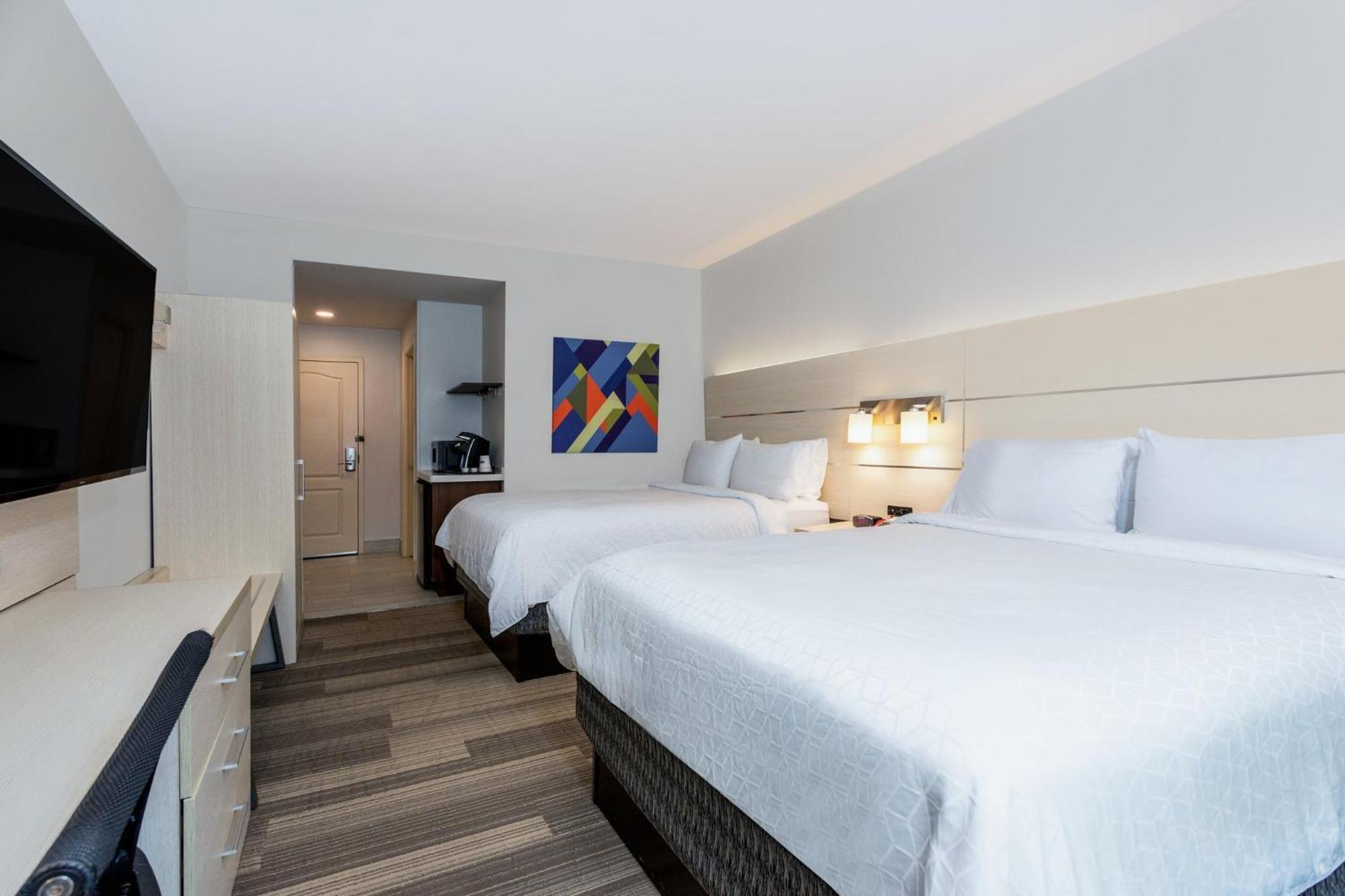 Queen Suite with Two Queen Beds and Additional Living Area