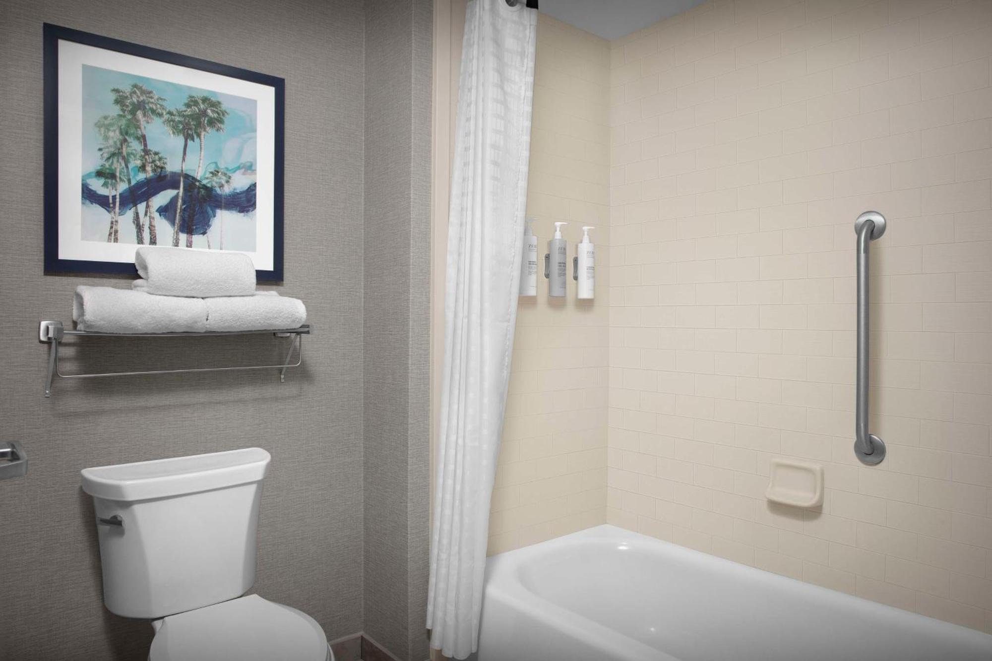 Queen Suite Two Queen Beds Hearing Access or Non-Smoking