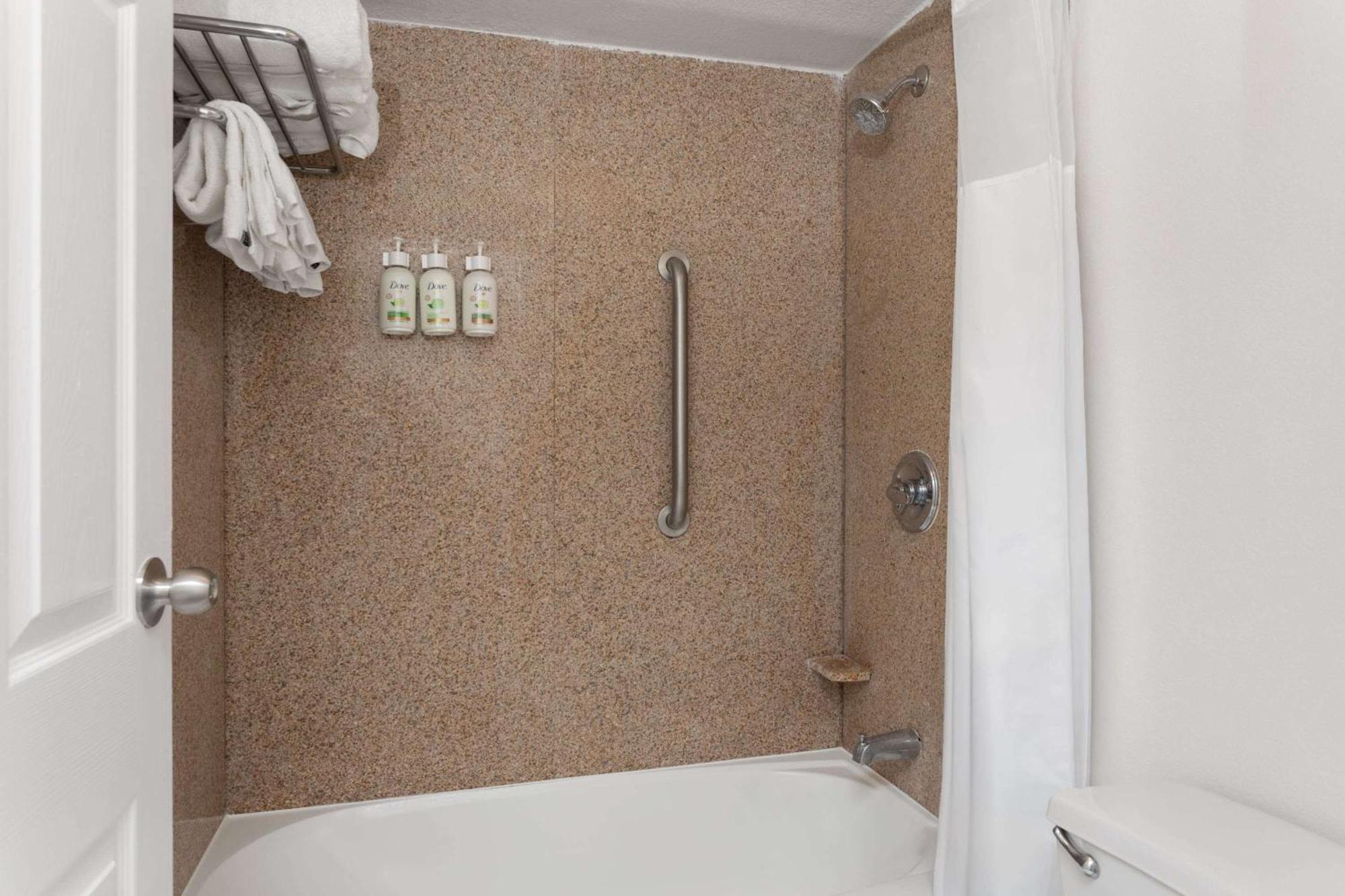 King Room - Non-Smoking,1657151344:JPEG