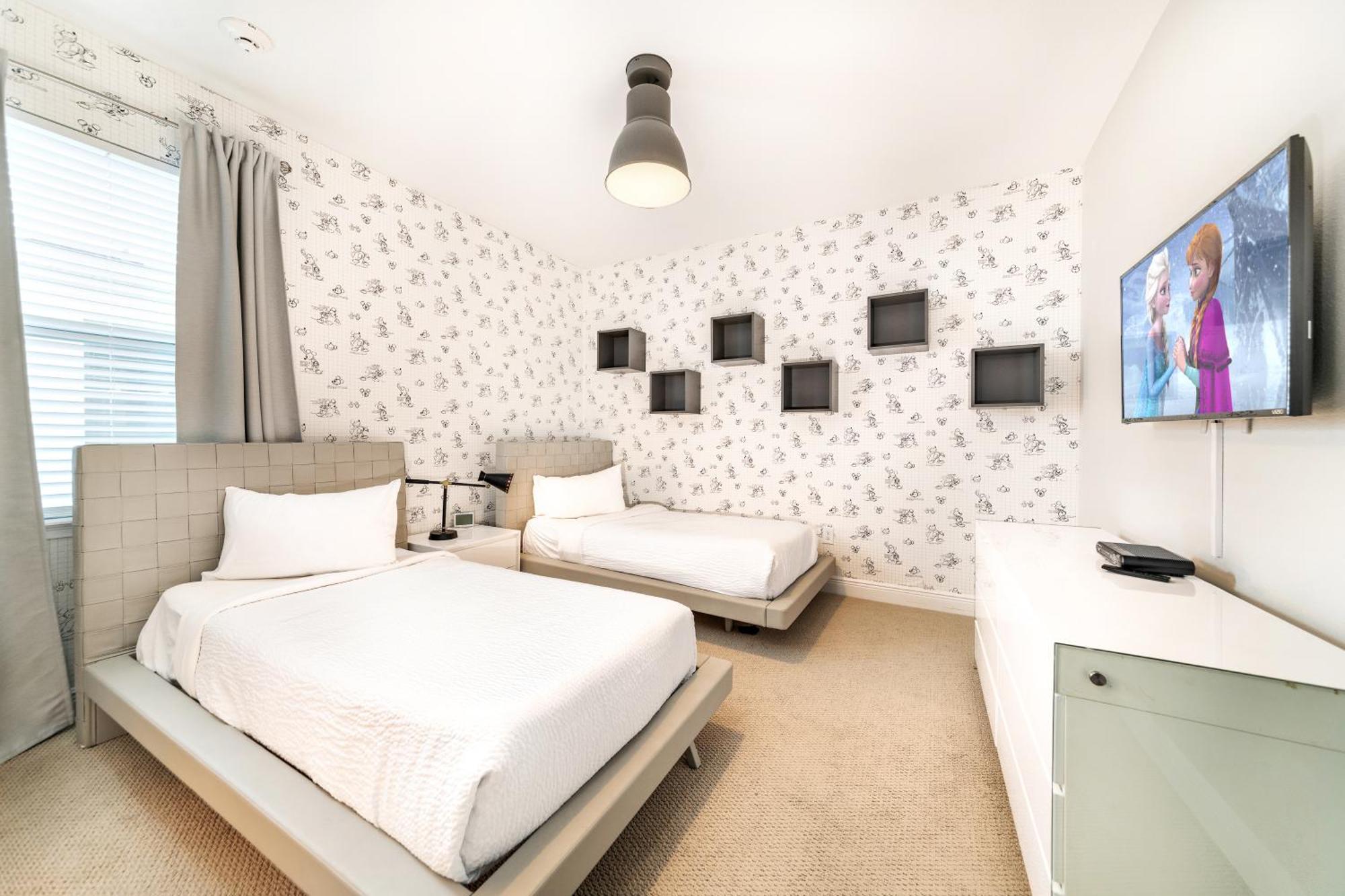 Eight-Bedroom Holiday Home