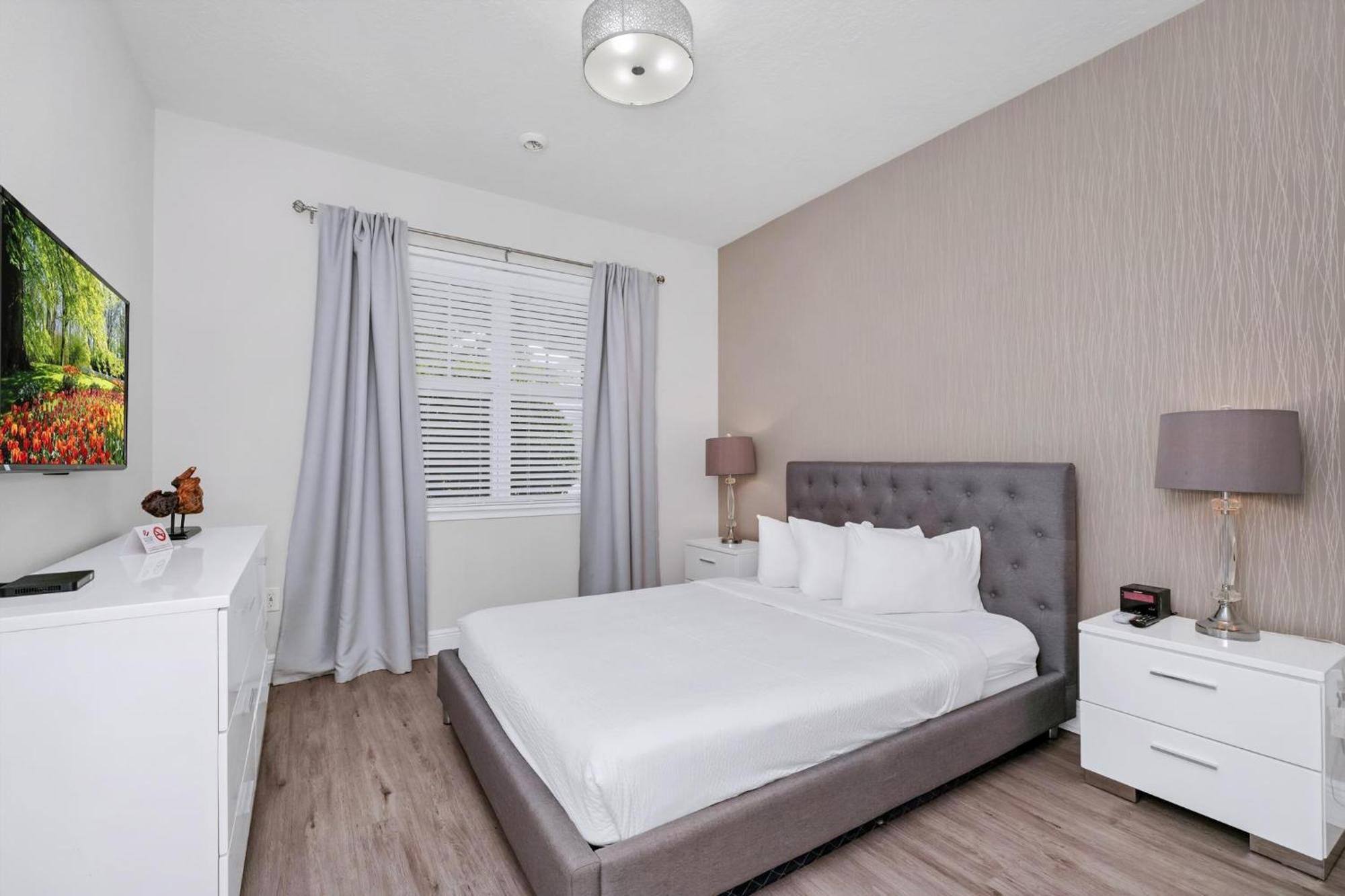 Eight-Bedroom Holiday Home