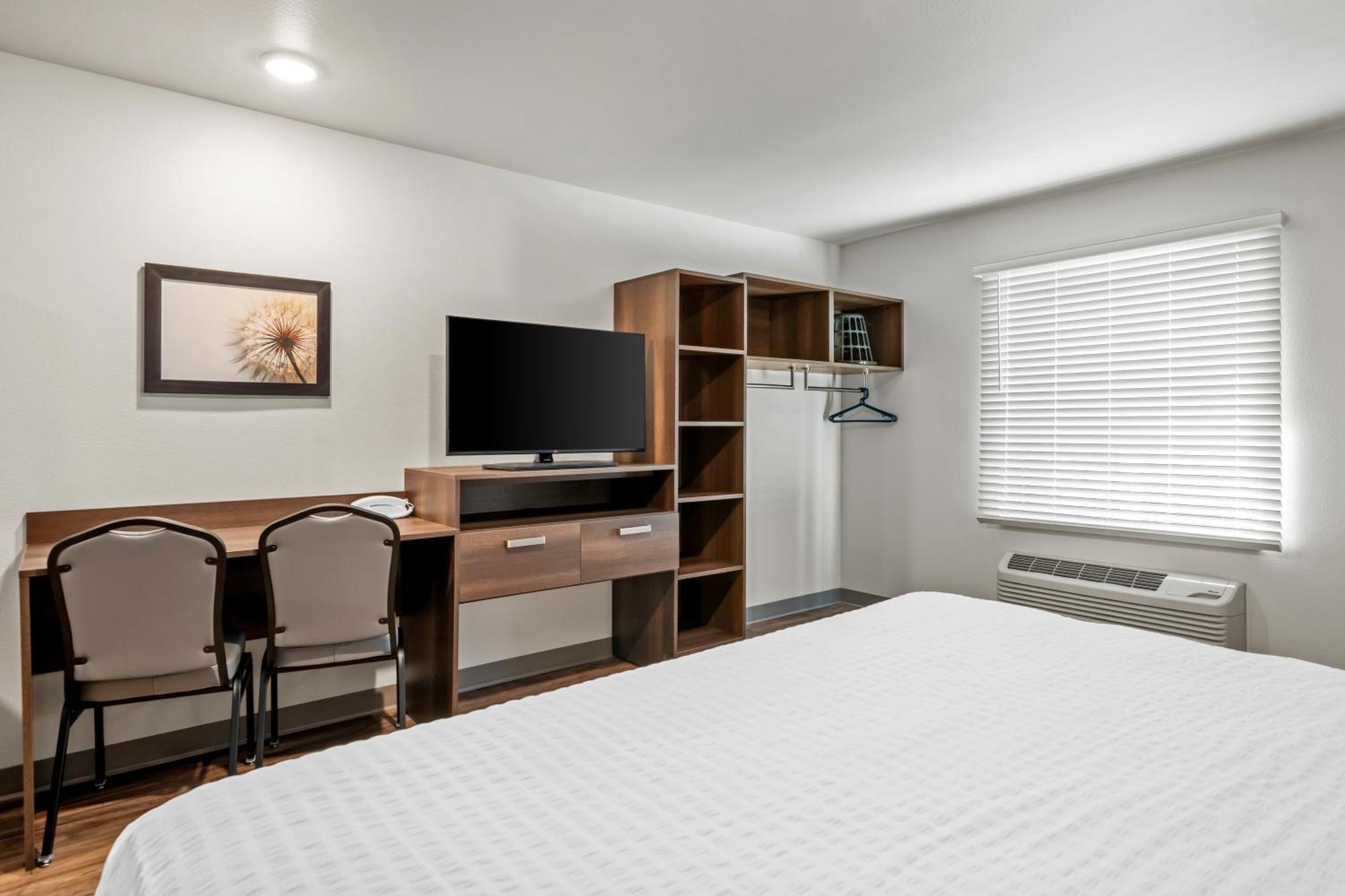 King Suite with Roll-In Shower - Disability Access/Non Smoking