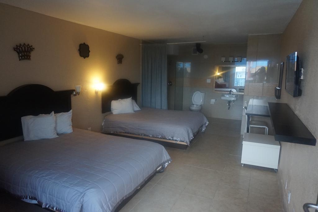 Deluxe Queen Room with Two Queen Beds - Poolside - Non-smoking