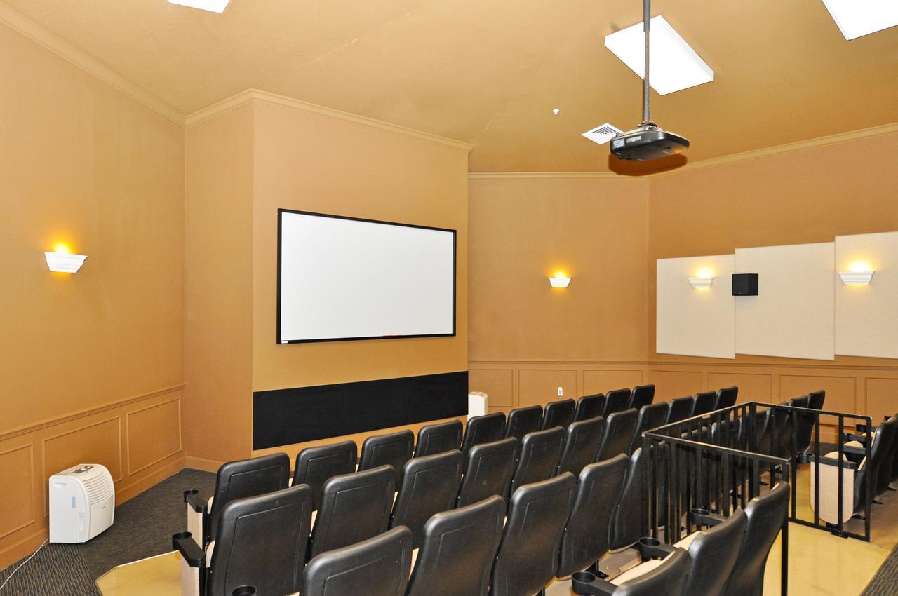 Six-Bedroom House,527085414:JPEG