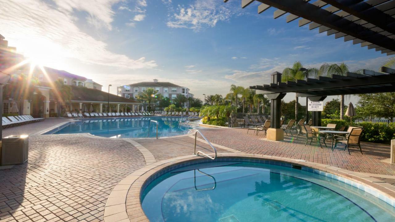 Three-Bedroom Apartment,810546564:JPEG