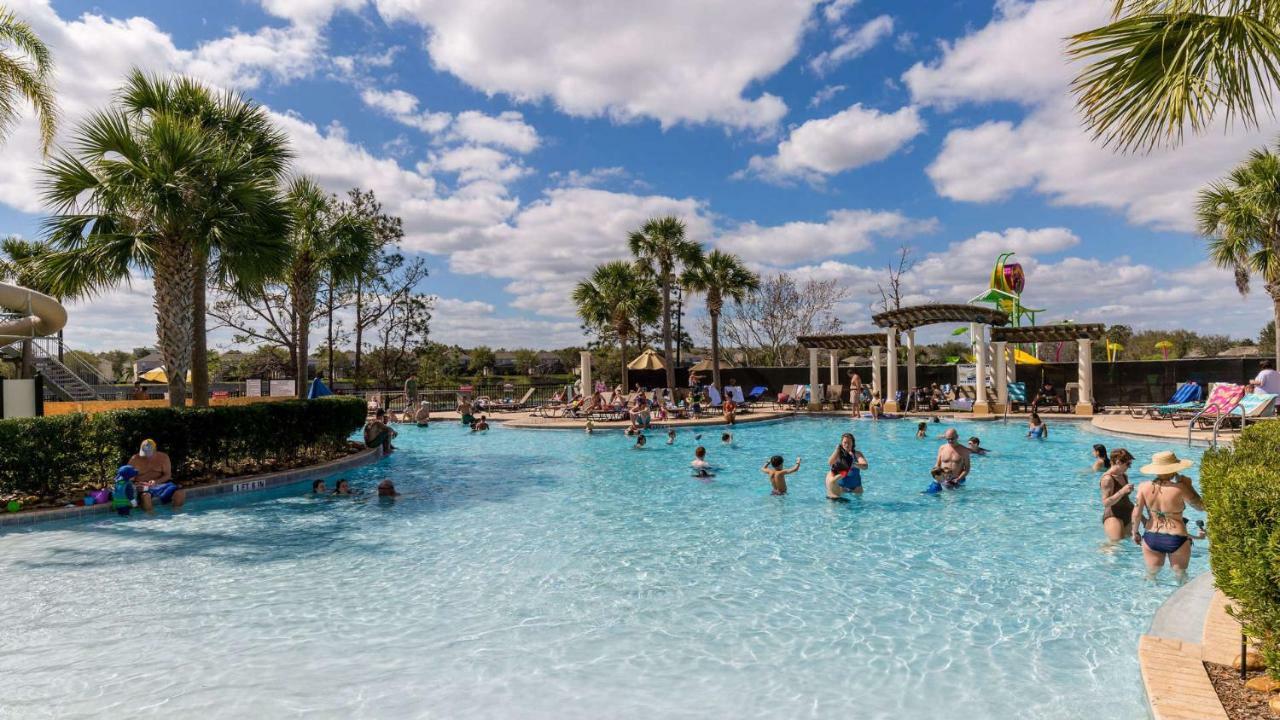 Five-Bedroom House,818998553:JPEG