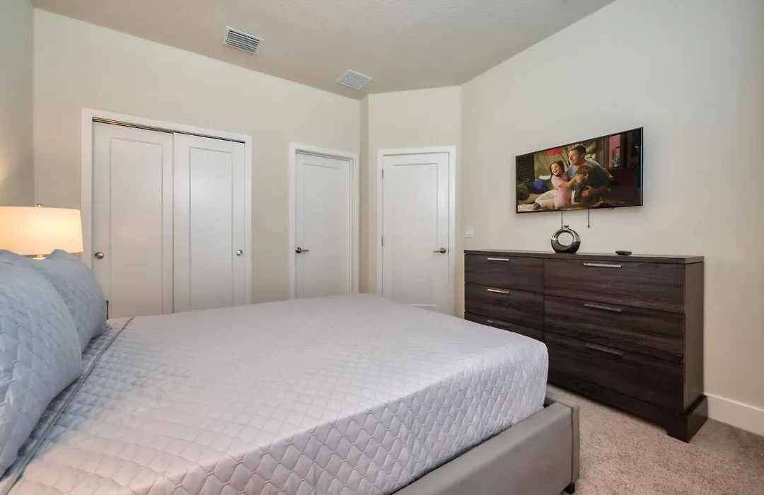 Pleasant Townhome With Private Pool Near Disney-1