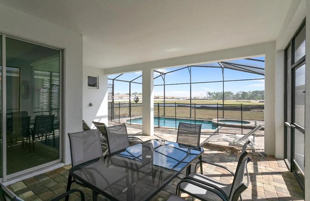 5 Bed South Facing Pool Home-1