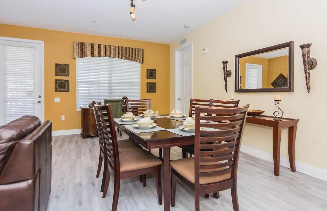 3Br 2Bath Condo Balcony 5Min Conv Center 1391Ft-1
