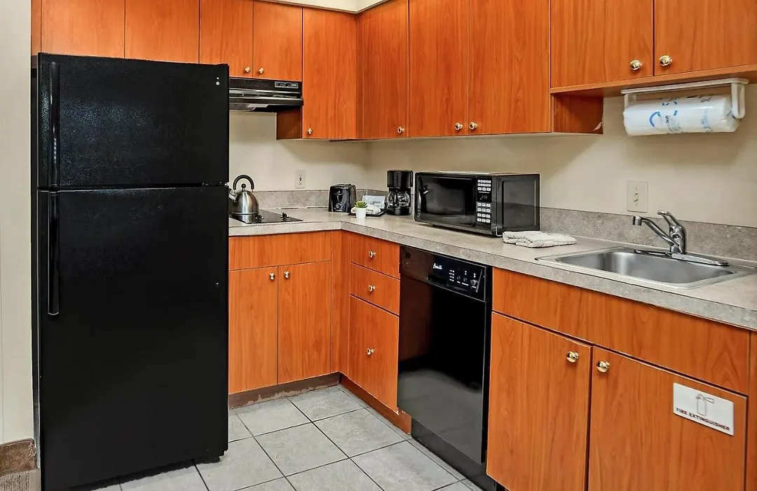 1Br 2 Queens Hotel-Apt With Pool, Hot Tub & Arcade, Near Disney & Universal!-1
