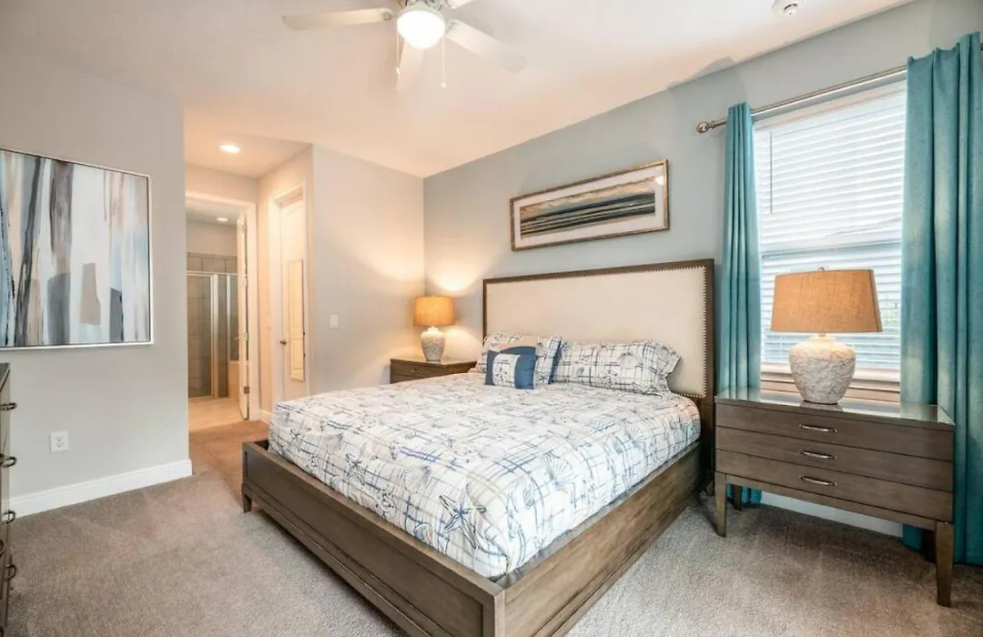 Spacious 8 Bdr Family Home With Arcades And Free Pool Heat-1