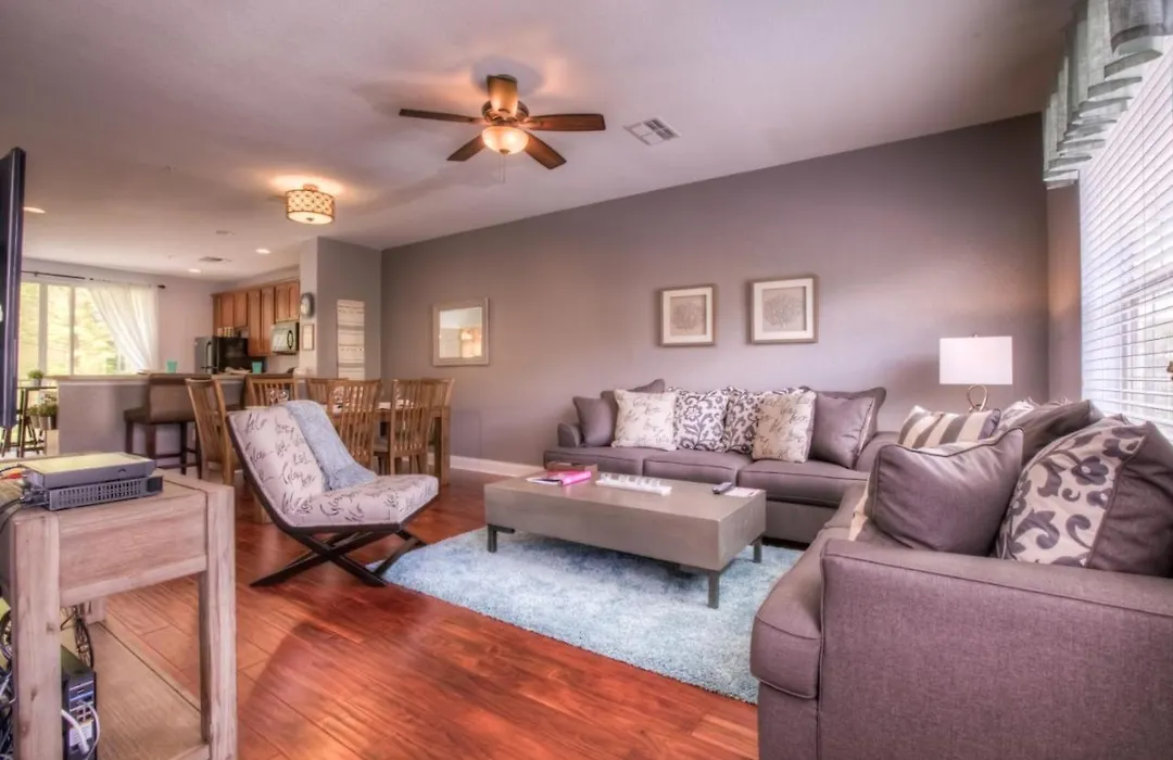 3-Story Townhome W Live-In Luxury At Vista Cay-1
