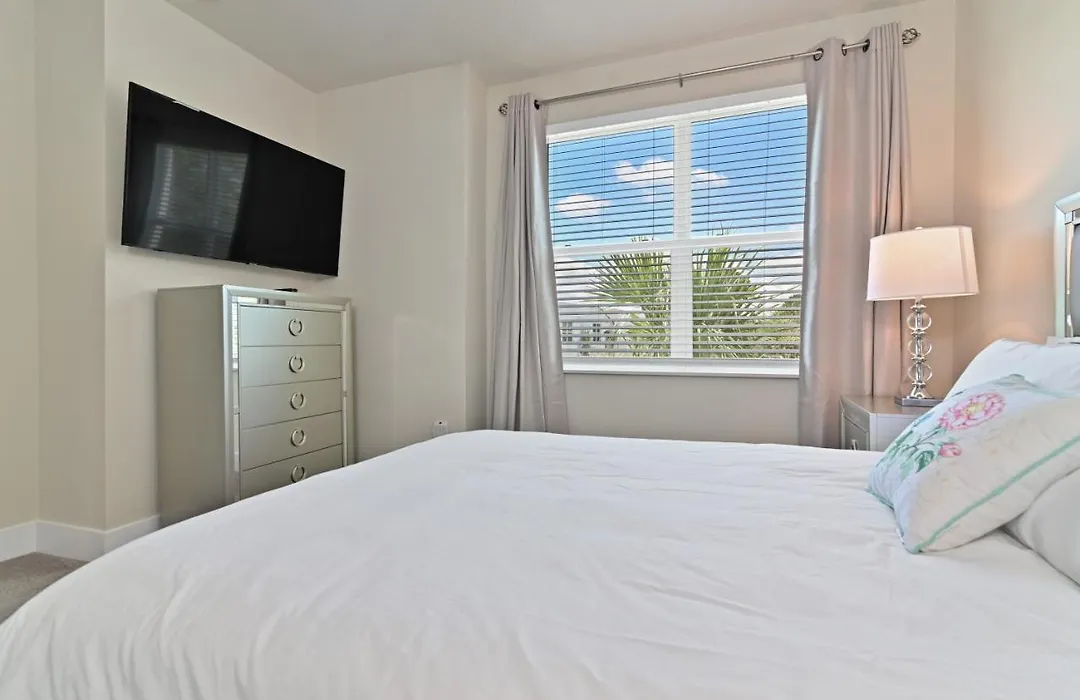 New Spacious & Tranquil Townhouse Near Disney - 4Br, 3Fb, And Pool-1