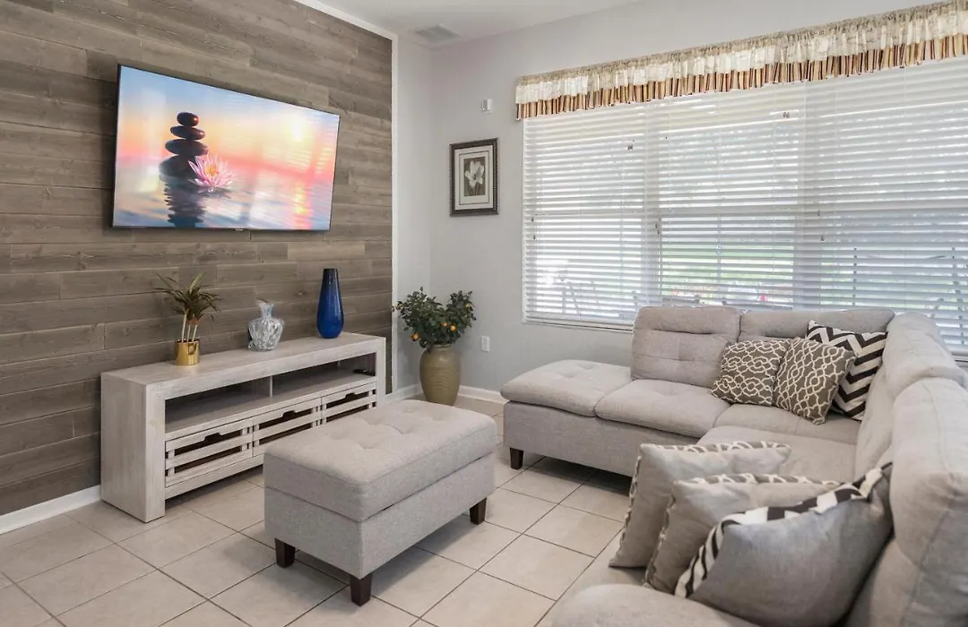 Spacious 6Br Villa | Pool • Parking • Near Disney World-1
