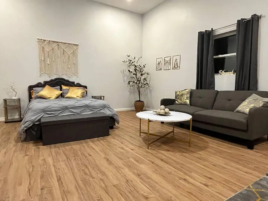 Chic, Spacious, Cozy Guest House Great Location!-1