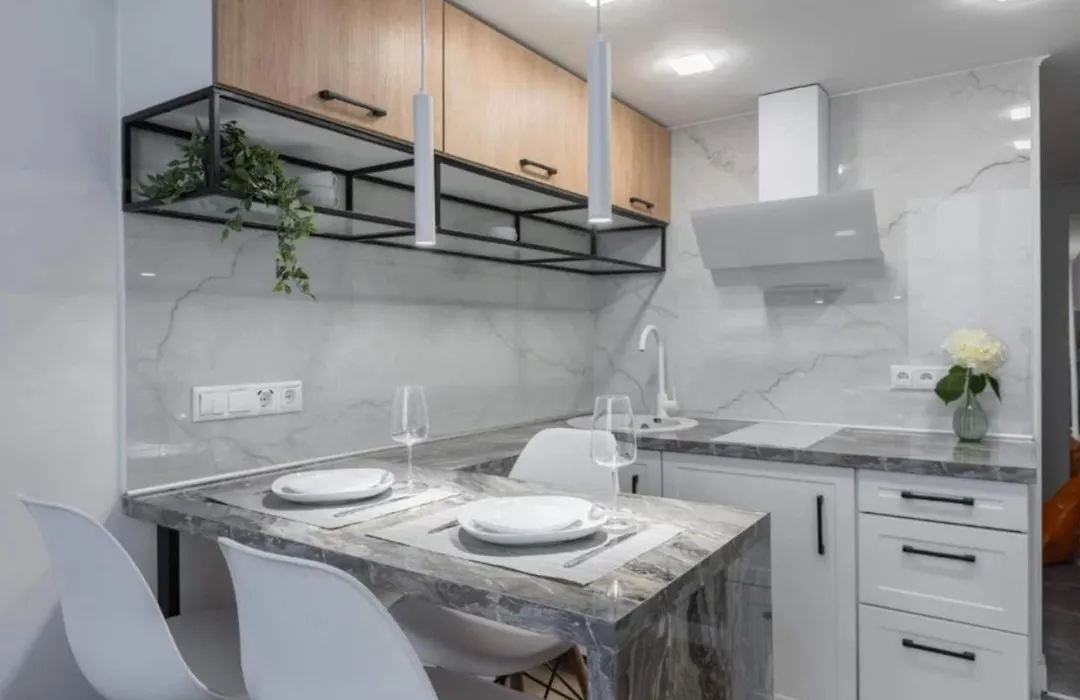 Duplex Studio Great Location!-1