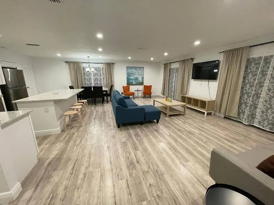 7326 Lake View Bungallow-5 Minutes Universal-1