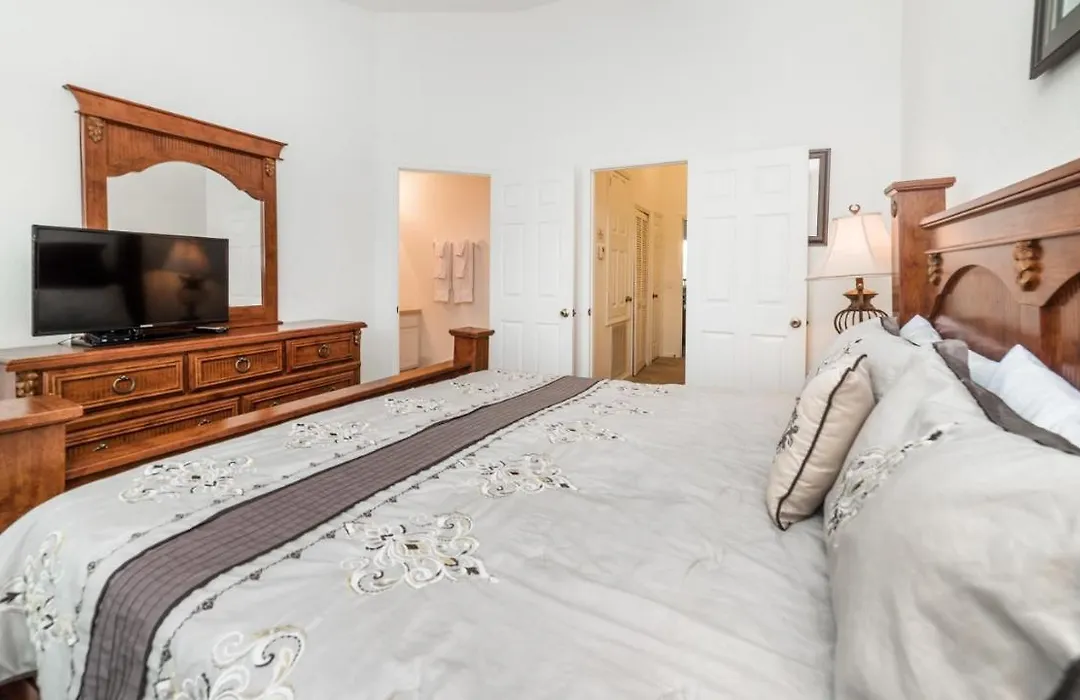7652 Otterspool Street-1