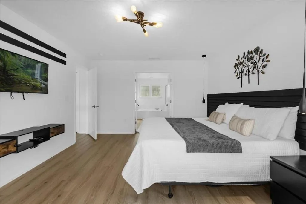 5 Bedrooms - 3,5 Bathrooms - Sunset Lakes 2943 Sv-1