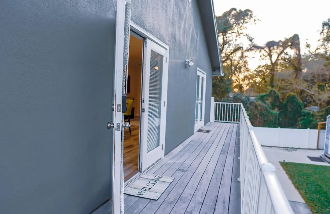 Spacious Entire 2Nd Floor Home: 3Bedrooms 2Baths-1