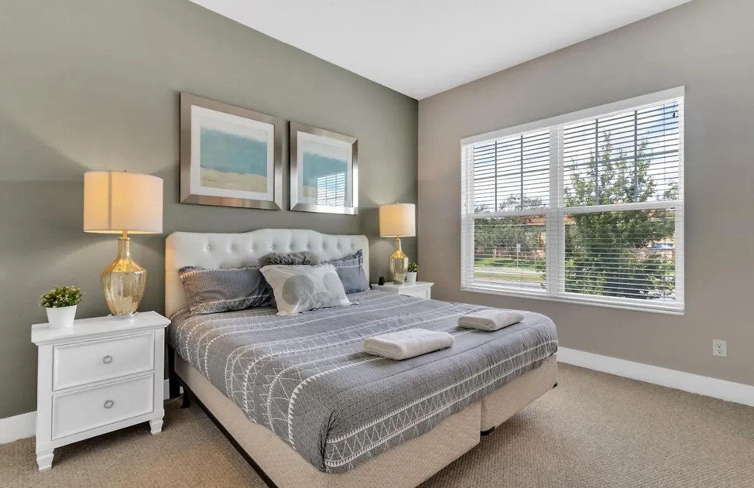 Lovely 4 Bedrooms, 4 Bathrooms House Near Disney-1