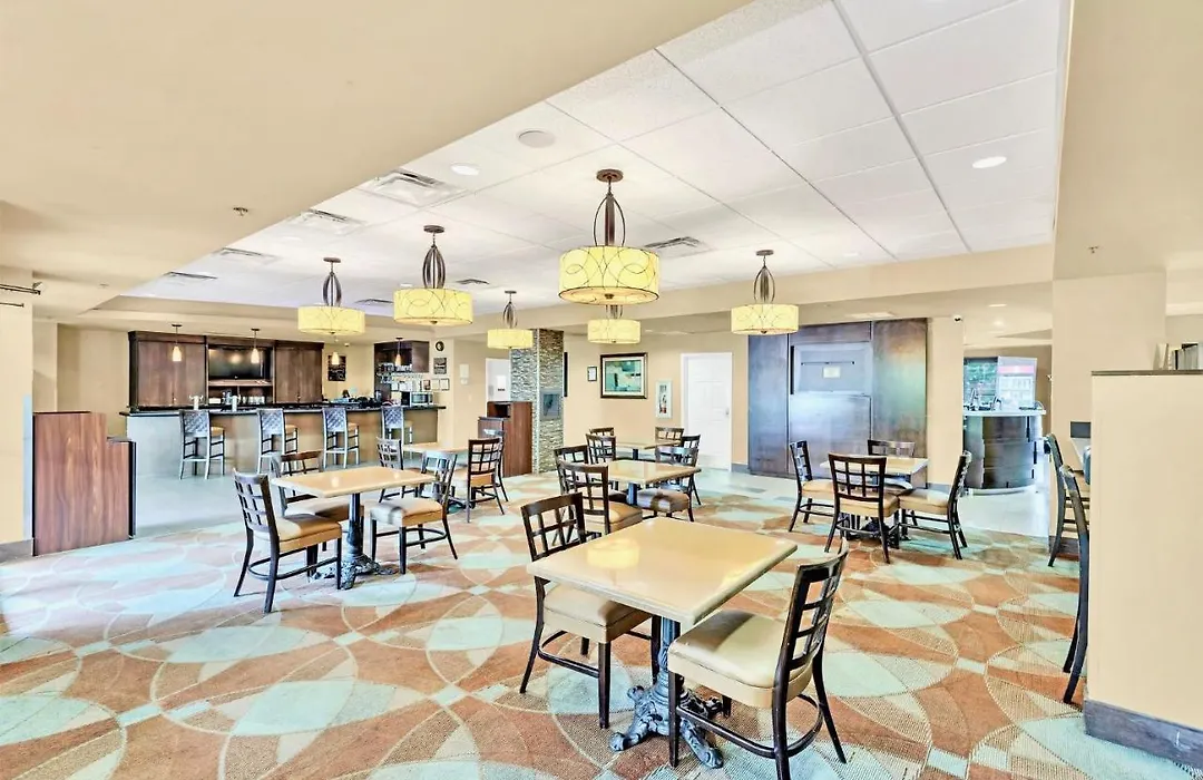 1Br Suite W Two Queens And Pool And Hot Tub-1