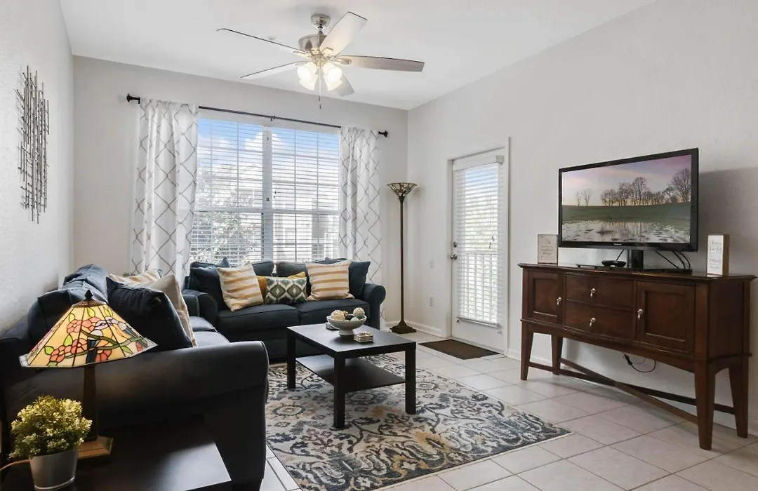 Wh2813 Fully Renovated Star Wars Condo-1