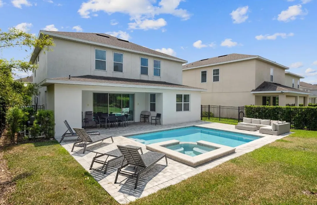 Modern 5 Bedroom Family Home Close To Disney-1