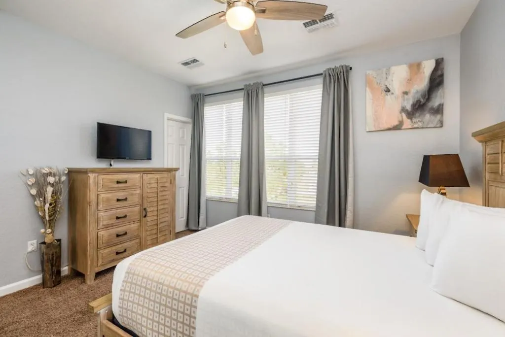 Beautiful 3 Bedroom Townhome - 4027-1