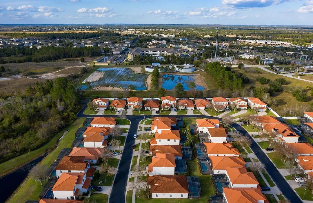 Paradise Resort Styles 4 Bedrooms With 3 Baths Pool And Spa-1