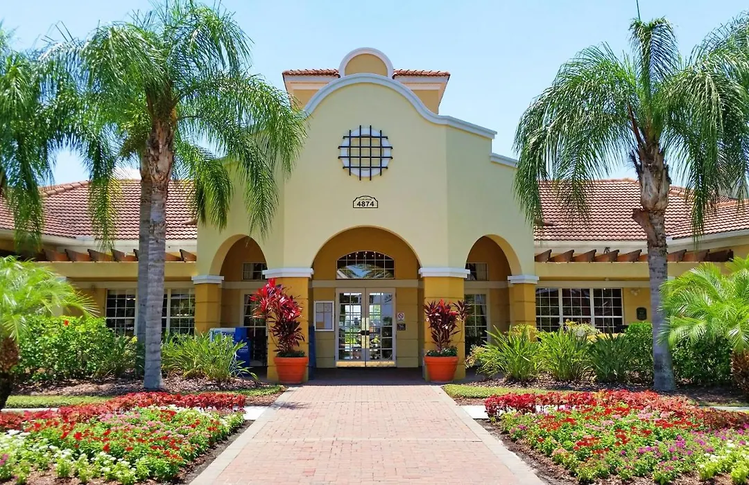 Spacious Townhome Wpatio Garage Sleeps10-1