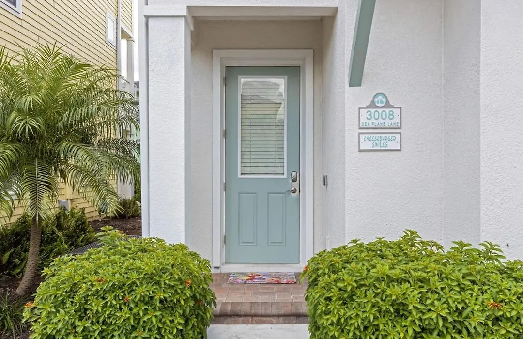 Awesome 3 Bedroom House With Hot Tub Near Disney-1